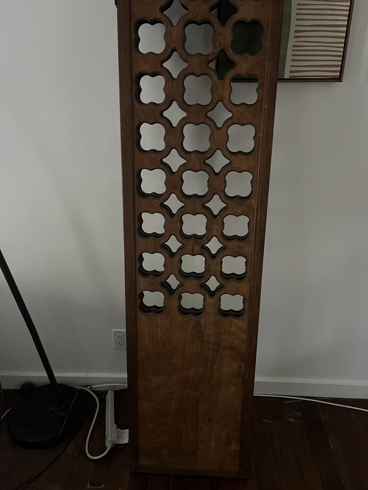 Expandable Wooden Screen