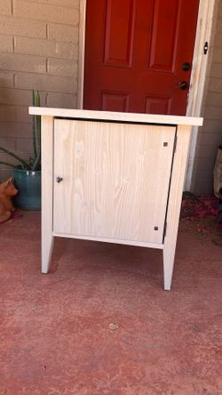 Cabinet style end table bedside table