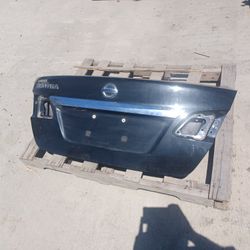 2019 Nissan Sentra Rear Trunk *parts*