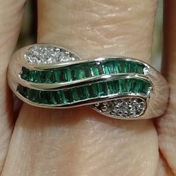 Very Beautiful 😍🆕 Size 8 Sapphire Sterling Silver Band Style Ring! 💍💚🤍