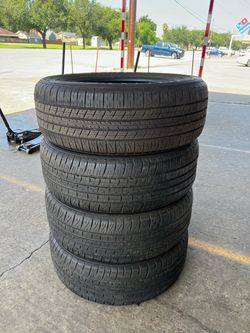 265/50/22” DUNLOP, Like New