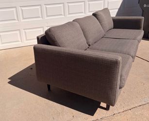 Couch 3 seater* can deliver