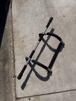 Doorframe Pull-Up Bar