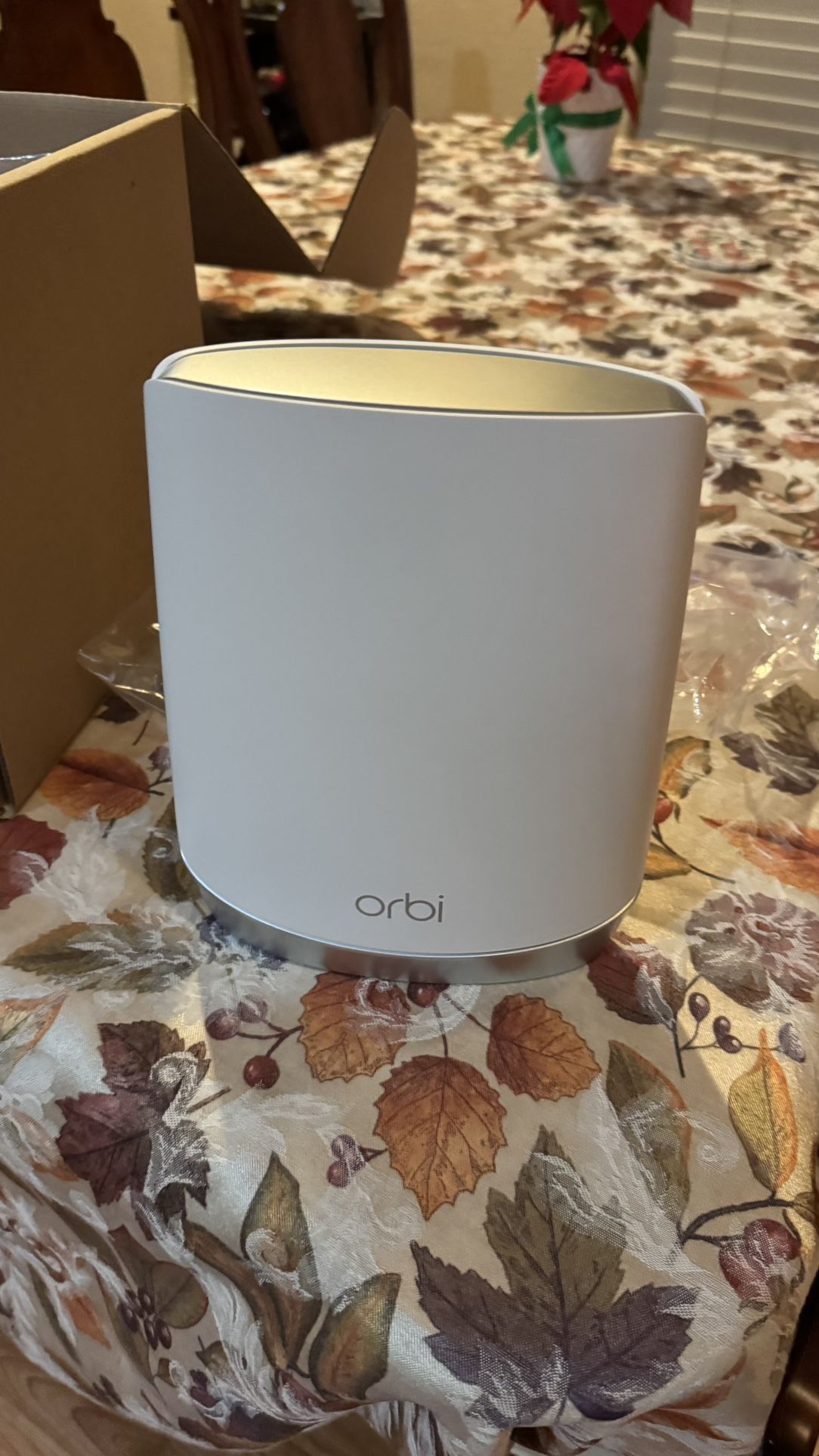 NETGEAR Orbi Whole Home Tri-band Mesh WiFi 6 System (RBK752) – Router with 1 Satellite Extender | Coverage up to 5,000 sq. ft., 40 Devices | AX4200 (U