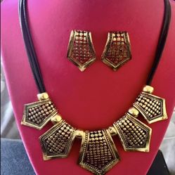 Burnished Hammered Pendant Necklace And Earrings 