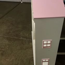 Bookshelf / Doll House Free
