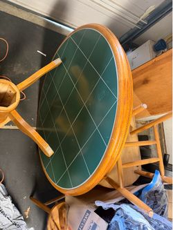 Free Round green dinner table