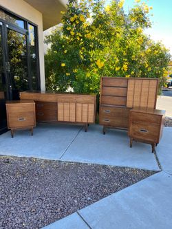 Vintage MCM bedroom set ( $10 delivery )