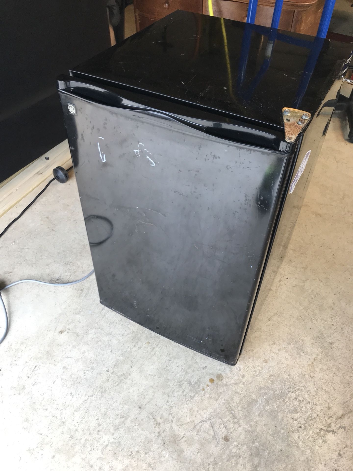 GE 4.3CF Compact Refrigerator Model WMR04BAPBB. Measures 32" tall by 21" wide by 20" front to back. It's not pretty on the outside but it's super cle