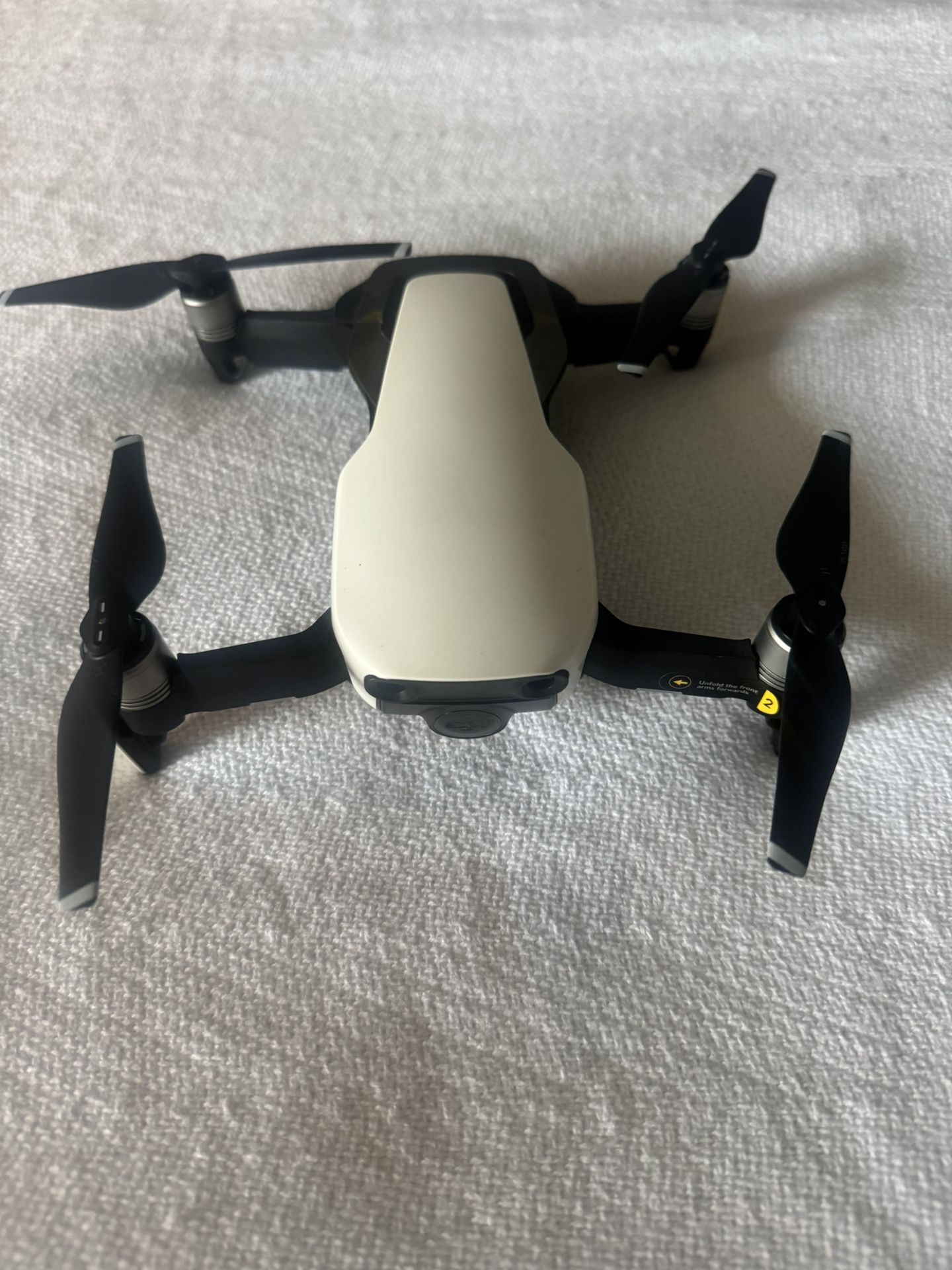 DJI Mavic Air Quadcopter with Remote Controller - Arctic White