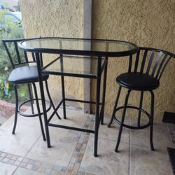 TABLE AND 2 CHAIRS