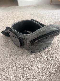 Tushbaby hip-seat baby carrier.