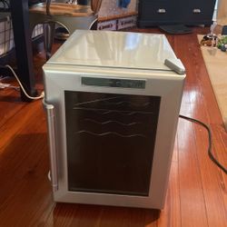 Wine Refrigerator/ Mini Fridge needs repairs