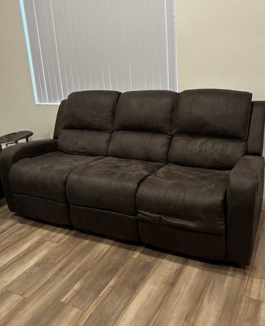 SOFA COUCH RECLINES AND LOVE SEAT RECLINES 5 MONTHS OLD MUST SELL