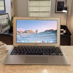 MacBook Air 2015 11inch - macOS Sonoma