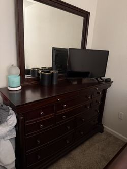 Cal King Bedroom Set With Desk