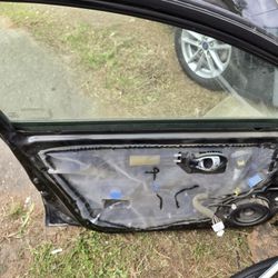 This product is used but in very good condition Left front door (LF) for a 2017 Nissan Versa in black.

This door has glass, bugle and all the connect
