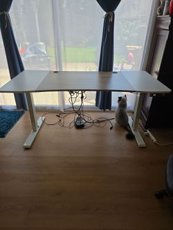 Adjustable desk