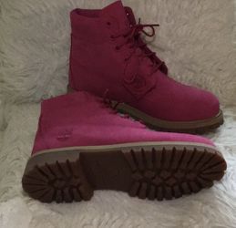 Brand new pink timberlands boots with the box