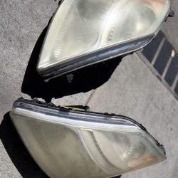 2005 Toyota Prius Headlight Set 