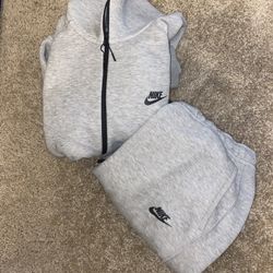 Nike Tech Fleece Grey