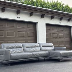 Sofa/Couch Sectional - Leather - Natuzzi - Like New - Delivery Available 🚛
