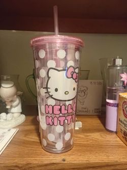 HELLO KITTY Tumbler and pez holder
