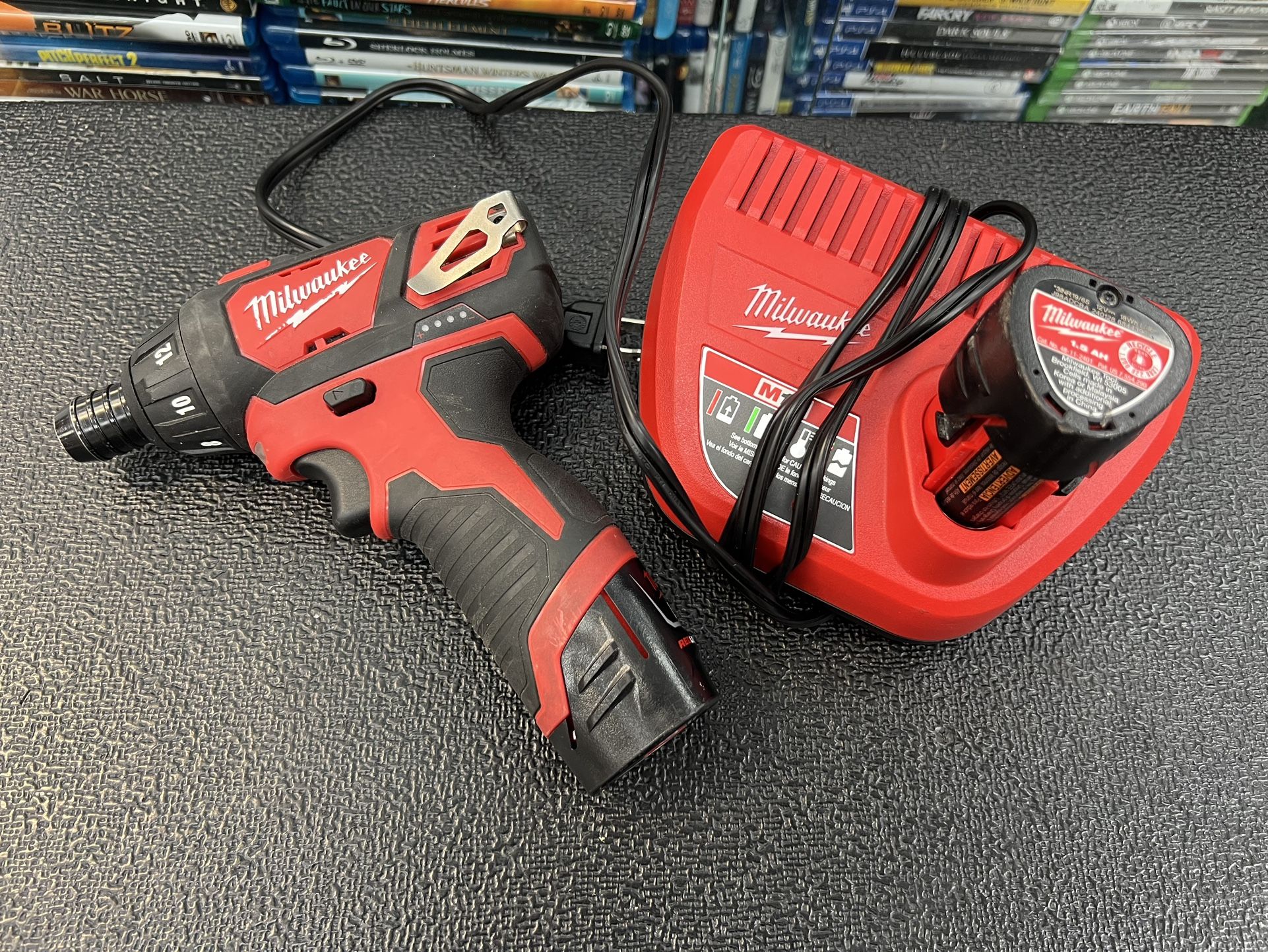 Milwaukee 2401-20 M12 12-Volt Lithium-Ion Cordless 1/4 in. Hex Screwdriver drill with 2 batteries and charger