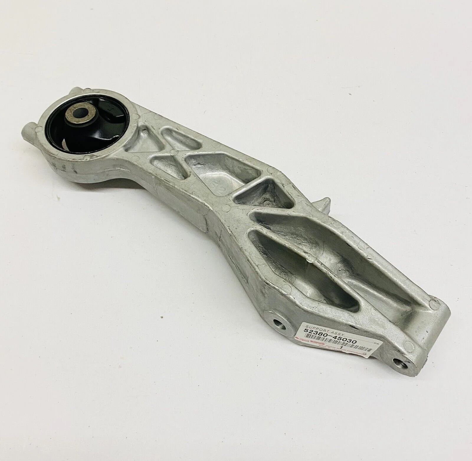 NEW GENUINE TOYOTA SIENNA 04-09 AWD REAR DIFFERENTIAL SUPPORT