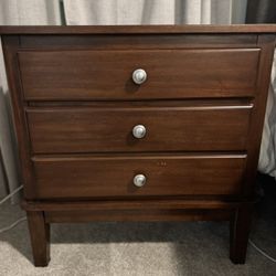 Dresser & 2 nightstands 
