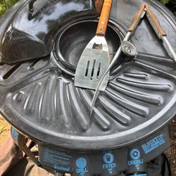 Grill Blacktop 24 In propane. Like New.