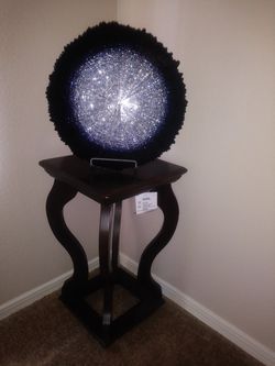 End table & decorative plate
