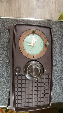 Esquire clock radio