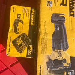 Dewalt Reciprocating Saw.    Battery And Charger. 