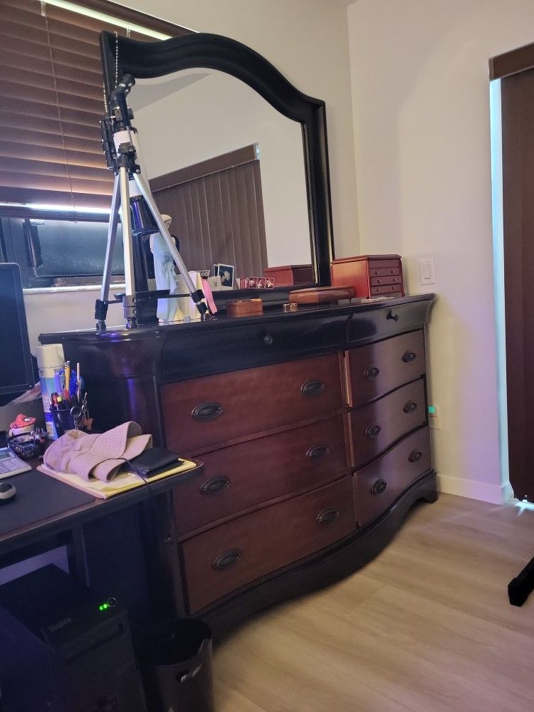 Mirror Dresser