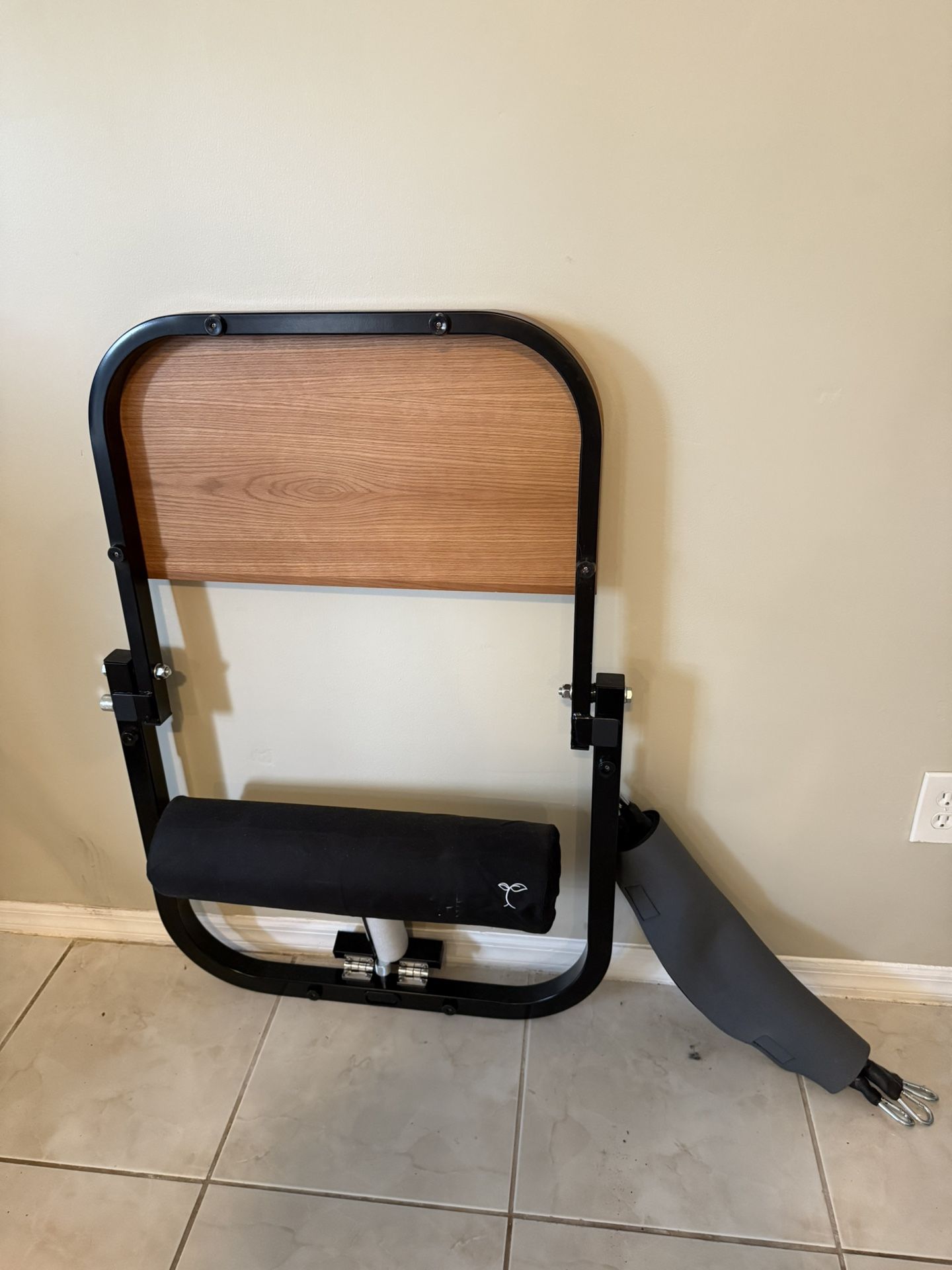 Hip Thrust Machine - Glute Workout Bench, Foldable Hip Thrust Trainer, Home Gym Glute Bench $80 OBO
