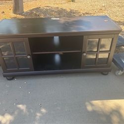 TV Stand/ Entertainment Center
