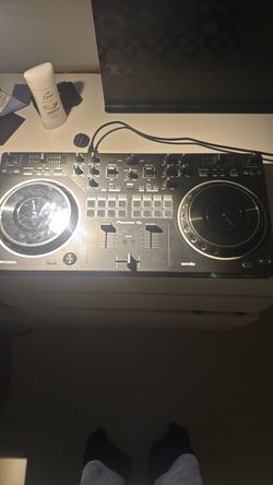DDJ-REV 1 Serato DJ Board