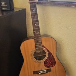 Yamaha Acoustic Guitar