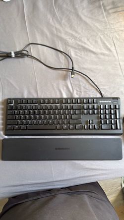 Steelseries APEX 3 LED keyboard with wrist rest and Steelseries RIVAL 3 Mouse