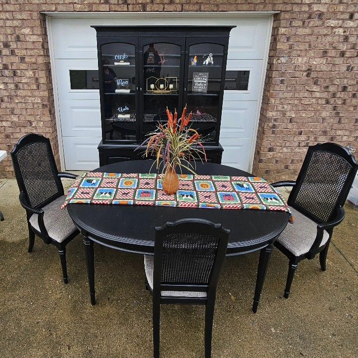 Drexel Heritage Table 4 Chairs And Hutch