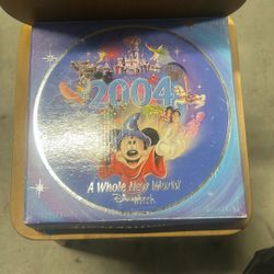  Disney Disneyland Resort 2004 A Whole New World Decorative Plate Mickey Mouse Fantasia 