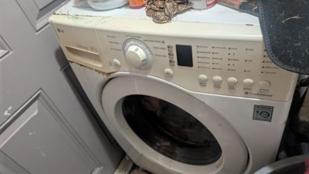 LG TrueBalance Front Load Washing Machine
