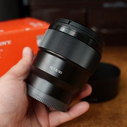 Sony FE 85mm f/1.8 Lens - Barely used