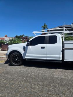 Utility truck