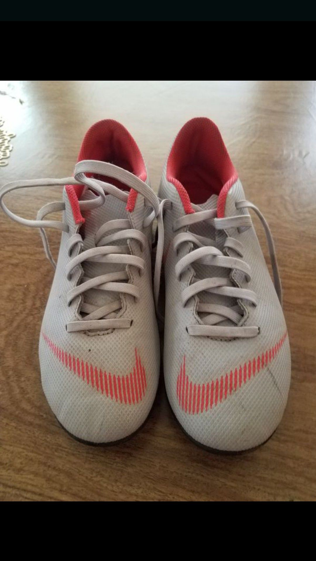 Soccer shoes size 5