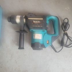 Makita 6914D  Chippy Hammer
