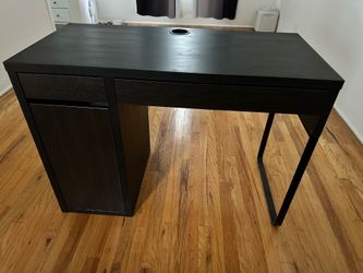 Black office desk