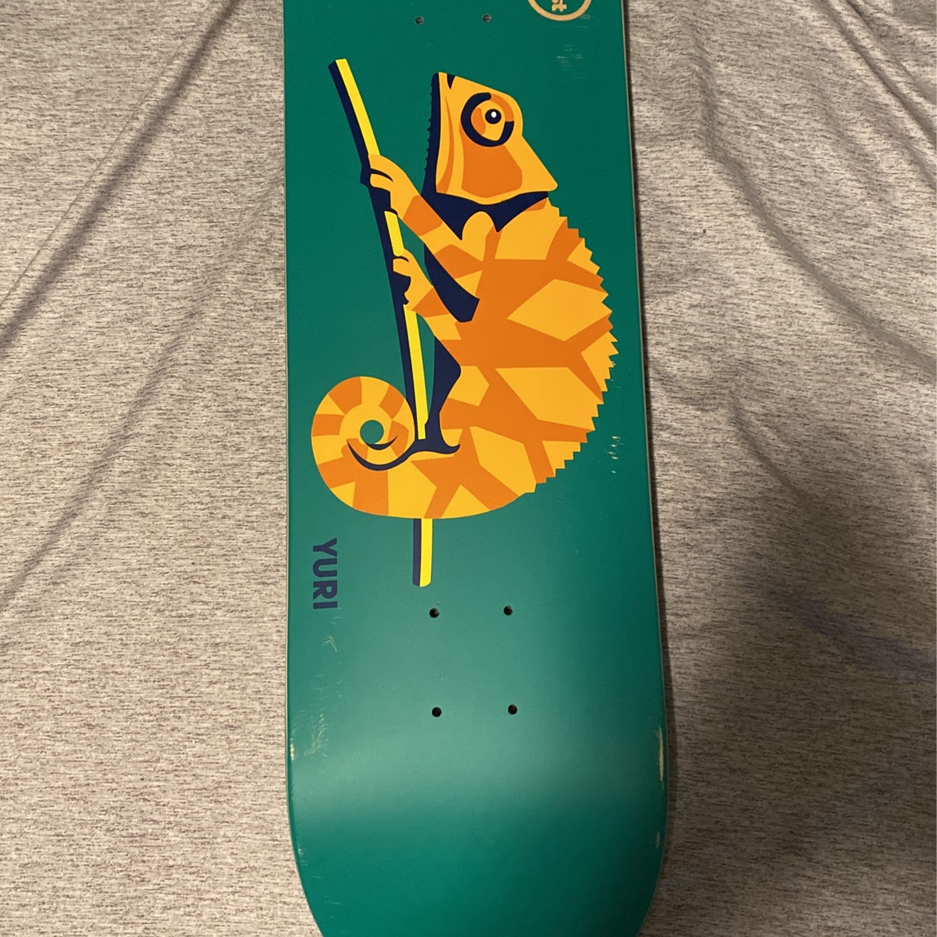 YURI ANIMALS R7 8.125 ALMOST SKATEBOARD DECK