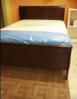 Queen Size Bed///Cama Queen 